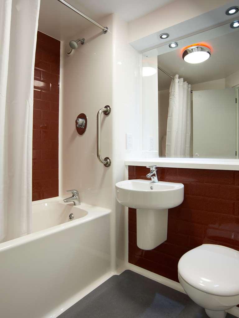 Travelodge Bromborough Port Sunlight Δωμάτιο φωτογραφία
