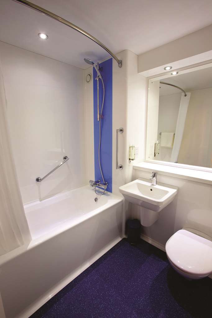 Travelodge Bromborough Port Sunlight Δωμάτιο φωτογραφία